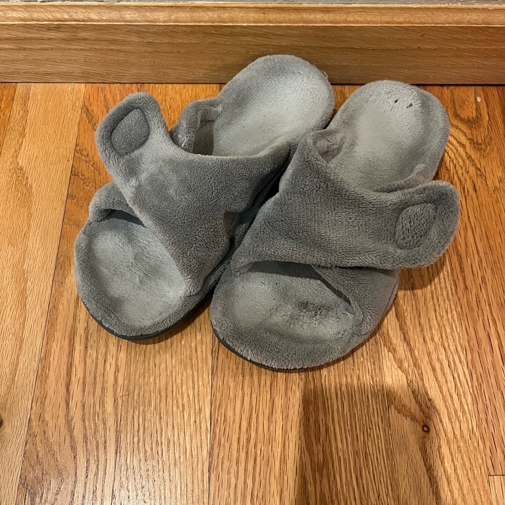 VIONIC slippers